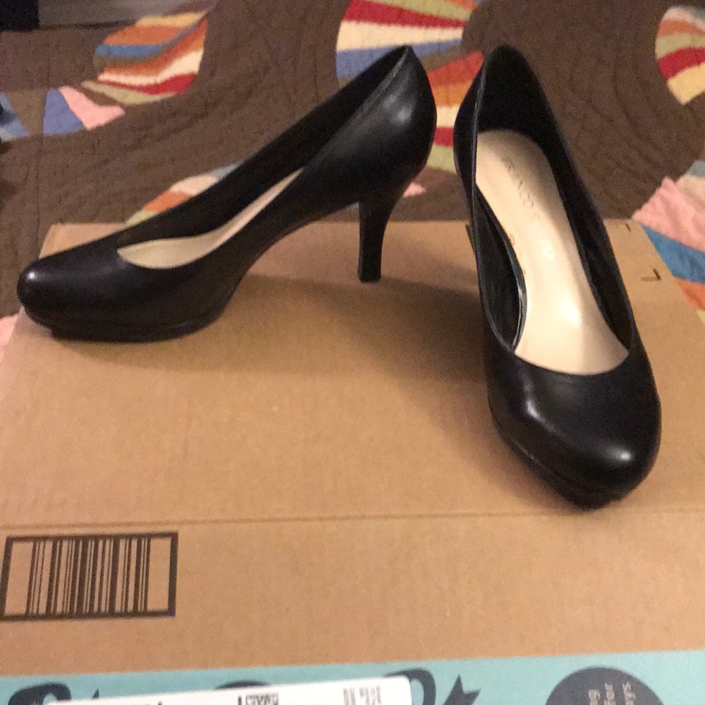 8.5wide Franco sarto platform pumps black